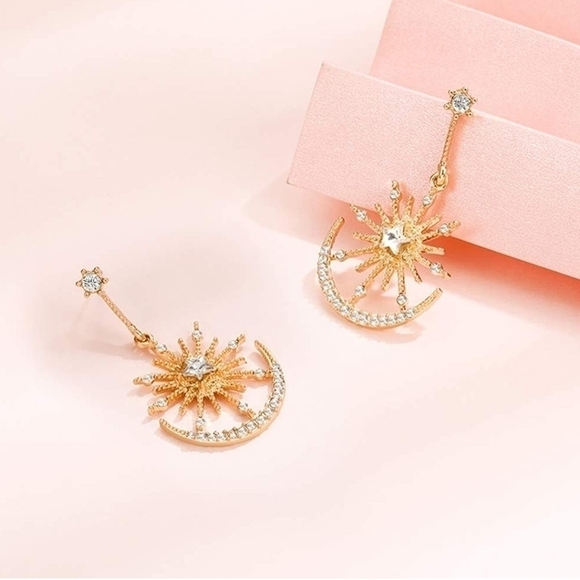 MOON and Star Crystal Drop Dangle Earrings Statement Rhinestone Gold - Picture 3 of 3